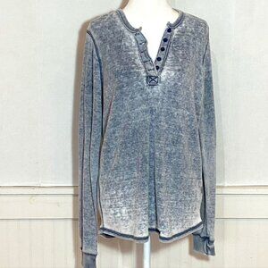 Distressed Y2k, 90’s Gray Henly Long Sleeve shirt Sz M